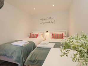 3 bedrooms, individually decorated, individually furnished, free WiFi - Winkle Cottage (Weymouth)
