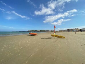 Una playa cerca