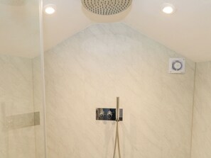 Shower - Winkle Cottage (Weymouth)
