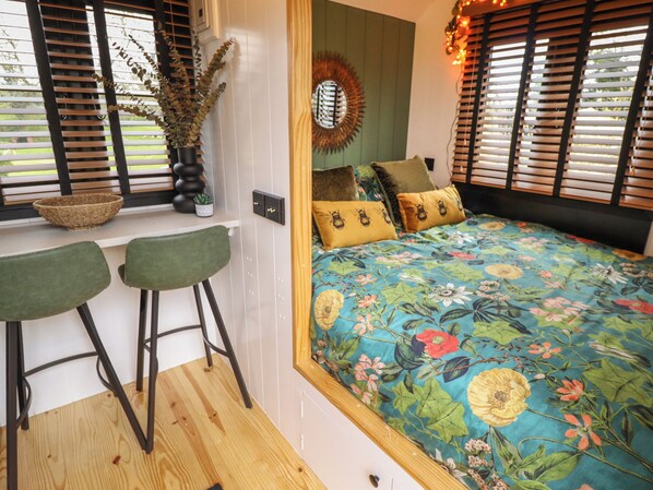 1 habitación, decoración personalizada y muebles diferentes 