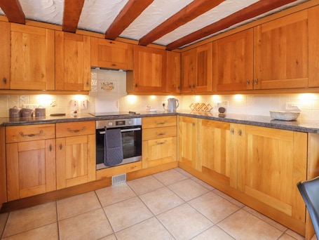 Refrigerador, lavavajillas, tetera/pava eléctrica, tostadora