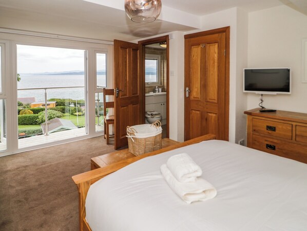 3 bedrooms, individually decorated, individually furnished, free WiFi