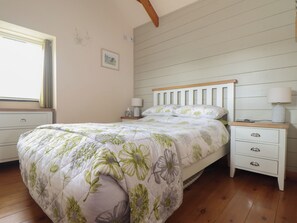 1 bedroom, individually decorated, individually furnished - The Piggery (Penzance)