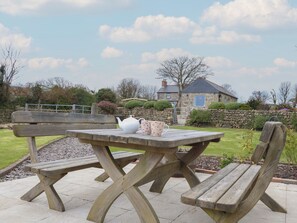 Outdoor dining - The Piggery (Penzance)