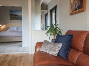 1 Schlafzimmer, individuell dekoriert, individuell eingerichtet