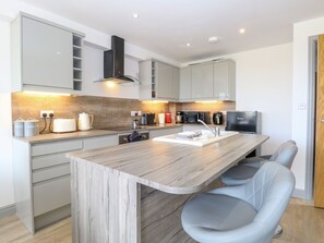 Lave-vaisselle, bouilloire électrique, grille-pain