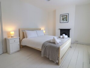 2 bedrooms, individually decorated, individually furnished, free WiFi - Mackerel Cottage (Weymouth)