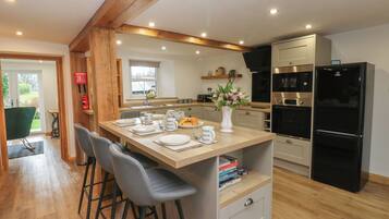 Lava-louças, chaleira elétrica, torradeira