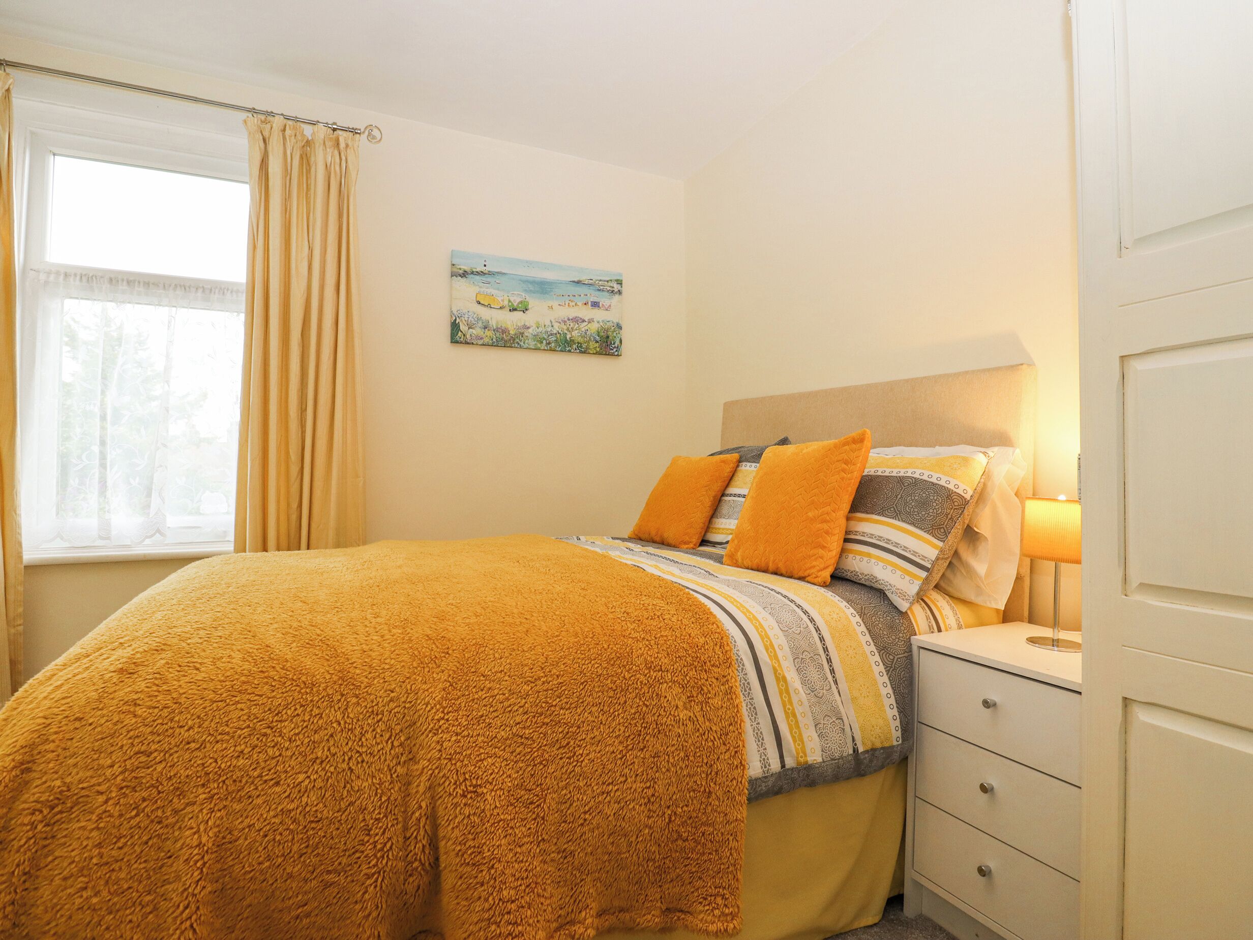 4 bedrooms, individually decorated, individually furnished, free WiFi