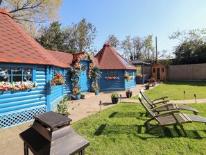 Cottage | Property grounds - Applejacks Orchard (Holywell)