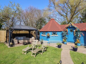 Cottage | Property grounds - Applejacks Orchard (Holywell)