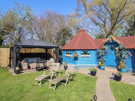 Cottage | Property grounds