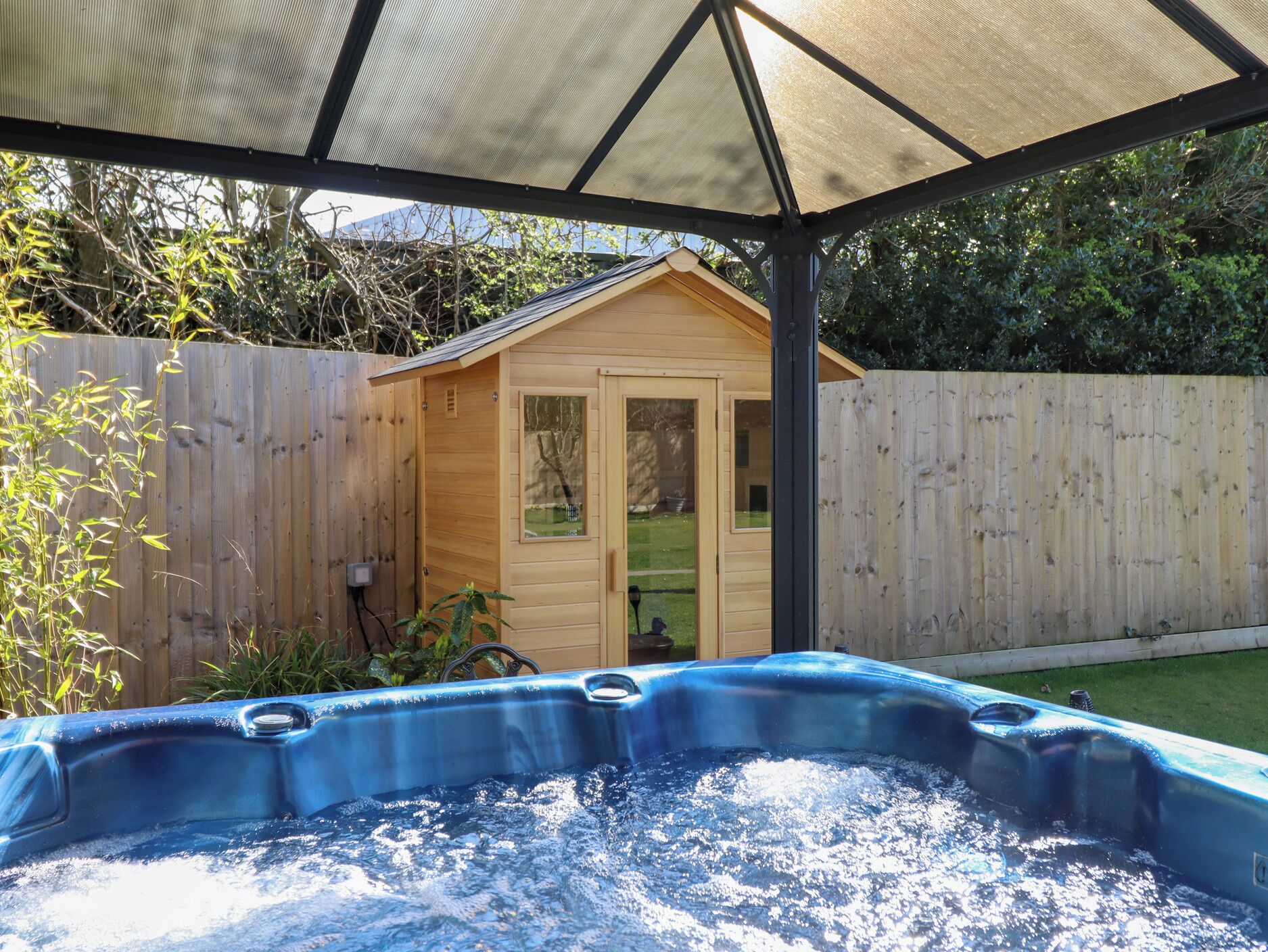 คอทเทจ | อ่างสปากลางแจ้ง