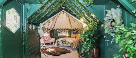 1 makuuhuone, yksilöllisesti sisustettu, yksilöllisesti kalustettu