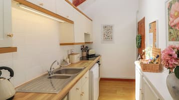 Fridge, dishwasher, cookware/dishes/utensils