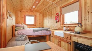1 bedroom, individually decorated, individually furnished, free WiFi