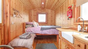 1 makuuhuone, yksilöllisesti sisustettu, yksilöllisesti kalustettu