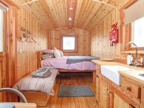 1 bedroom, individually decorated, individually furnished, free WiFi - Hafan Gelli Sheperds Hut - Enlli (Pwllheli)