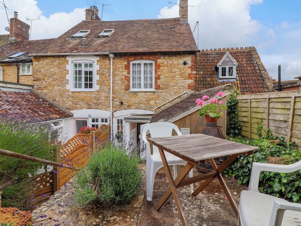 Outdoor dining - Pendennis (Sherborne)