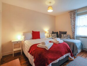 2 bedrooms, individually decorated, individually furnished, free WiFi - Pendennis (Sherborne)