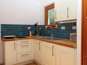 電冰箱、洗碗機、電熱水壺、烤麵包機