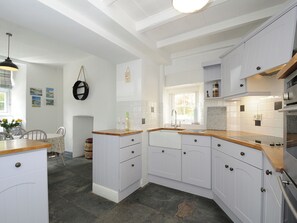 Fridge, electric kettle, cookware/dishes/utensils - 1 Churchtown Cottages (Bodmin)