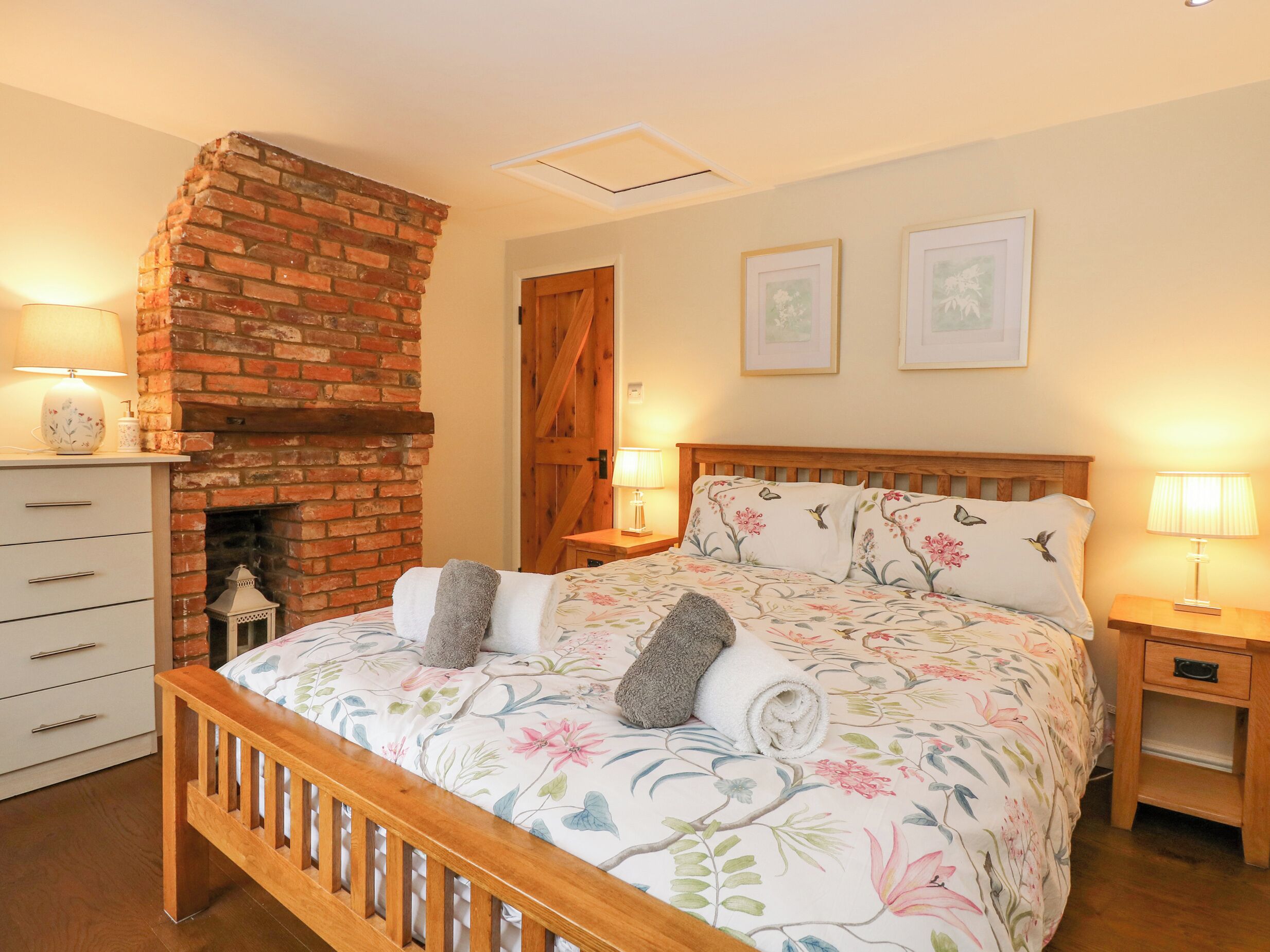 2 bedrooms, individually decorated, individually furnished, free WiFi