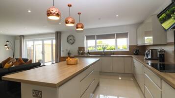 Fridge, dishwasher, electric kettle, toaster