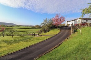 Property grounds - Chase View (Grange-over-Sands)