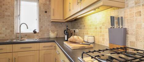 Geladeira, lava-louças, torradeira