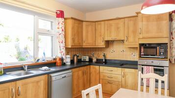Dishwasher, electric kettle, toaster, cookware/dishes/utensils