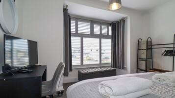 3 quartos, individualmente decorados, individualmente mobiliados