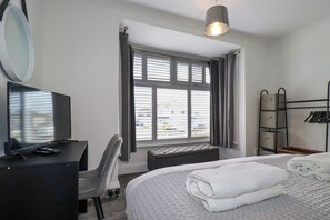 3 bedrooms, individually decorated, individually furnished, free WiFi - 119 Henver Road (Newquay)
