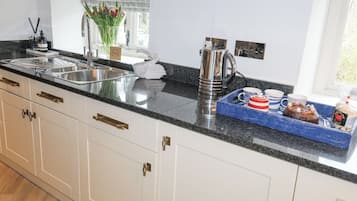 Fridge, dishwasher, cookware/dishes/utensils