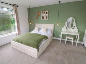 4 bedrooms, individually decorated, individually furnished, free WiFi - Tegfan (Bridgend)