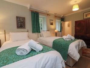 5 kamar tidur dan didekorasi berbeda-beda