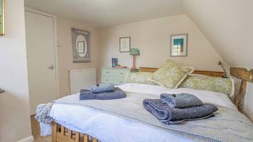 2 bedrooms, individually decorated, individually furnished, free WiFi