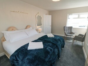 3 bedrooms, individually decorated, individually furnished, free WiFi