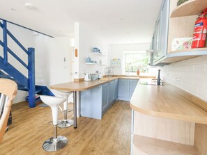 Refrigerador, lavavajillas, tetera/pava eléctrica, tostadora