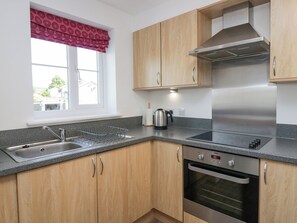 Fridge, electric kettle, toaster, cookware/dishes/utensils - Ingle View (Carnforth)