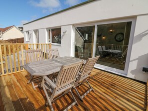 Outdoor dining - Robins Downs (Ilfracombe)