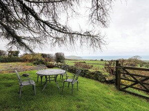 Outdoor dining - Parc y Marriage (Newport)