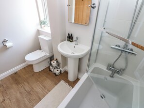Shower - 18 Thorngate Wynd (Barnard Castle)