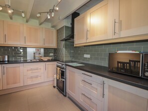 Fridge, dishwasher, electric kettle, toaster - Rarsaidh (Ràrsaidh Island)