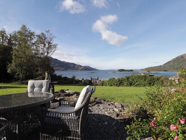 Outdoor dining - Rarsaidh (Ràrsaidh Island)