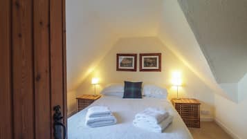 2 Schlafzimmer, individuell dekoriert, individuell eingerichtet