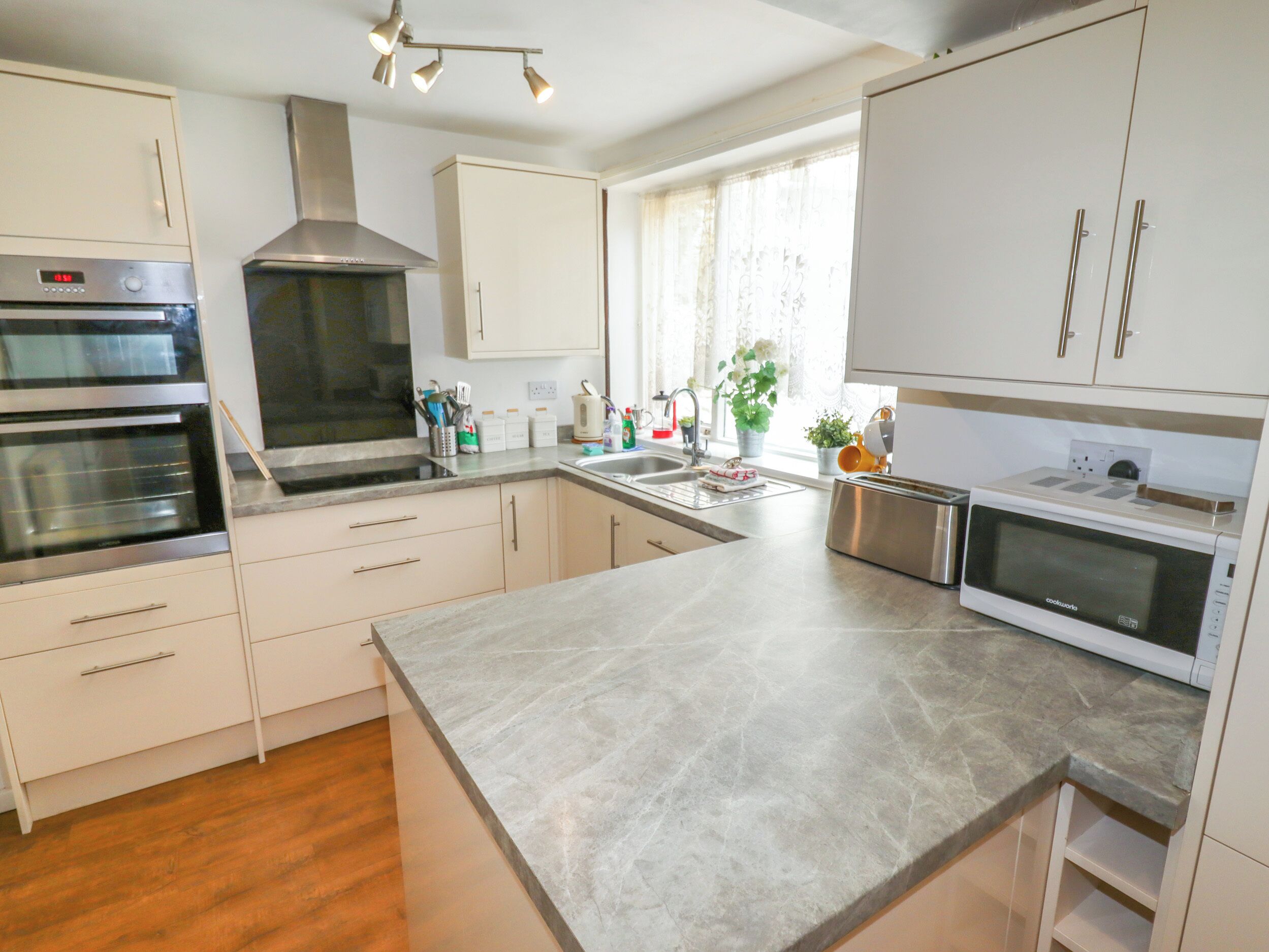 雪櫃、洗碗機、電熱水壺、多士爐