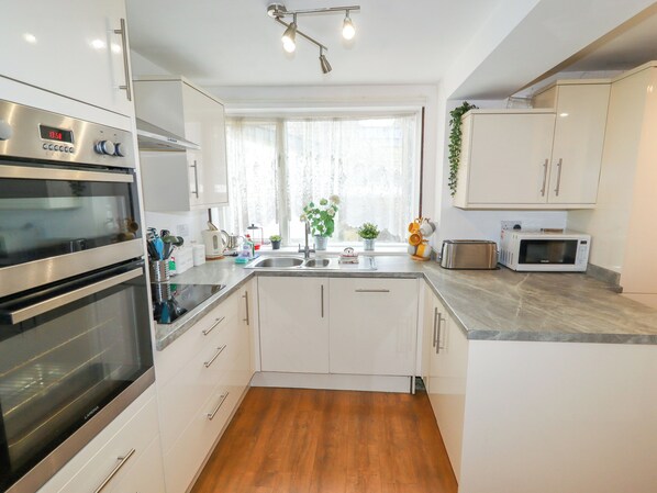 Fridge, dishwasher, electric kettle, toaster