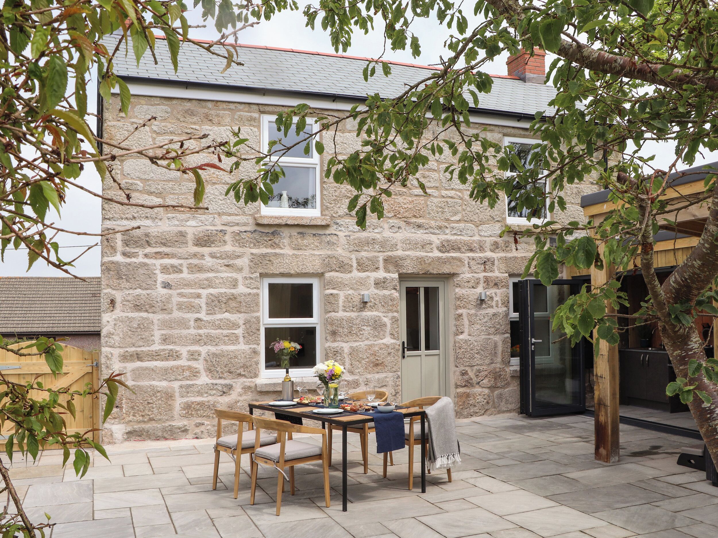 تناول الطعام بالخارج