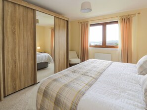 3 bedrooms, individually decorated, individually furnished, free WiFi